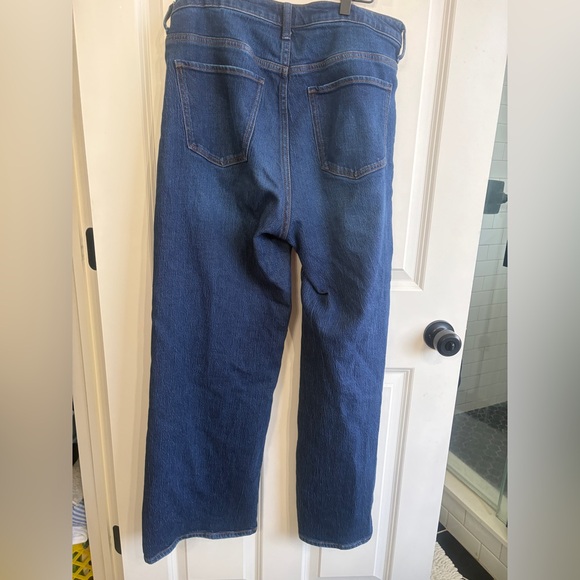 Like new barely worn Quince Bella Stretch relaxed straight jeans size 32. - Picture 5 of 15